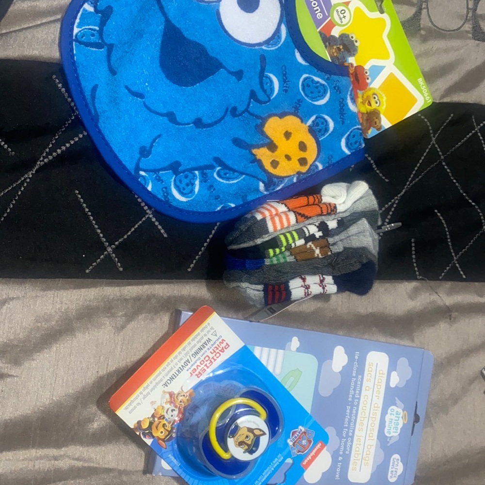 1 Bib, 6 ankle socks 0-6months, paw patrol pacifier and diaper disposal bags